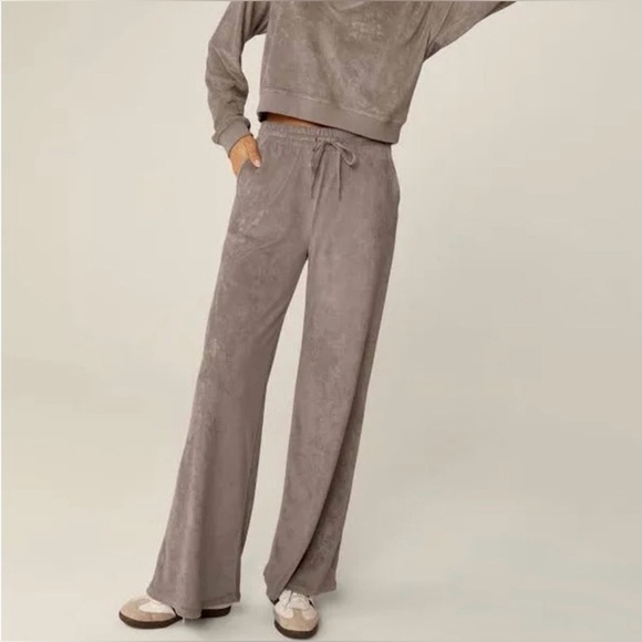 Beyond Yoga Tropez Terrycloth Pull-On Pant - Picture 3 of 9
